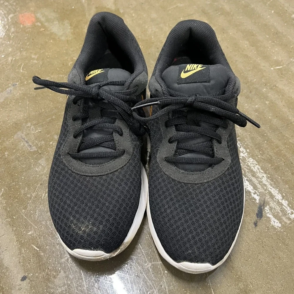 Nike Tanjun Size 9 Womens Black Gold Metallic Running Shoes‎ Sneakers 812655-004